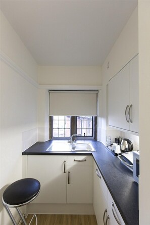 Room, 1 Double Bed | Shared kitchen