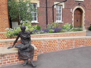 Property grounds - Univerity of Cambridge, St Edmund's College - Campus Accommodation (London)