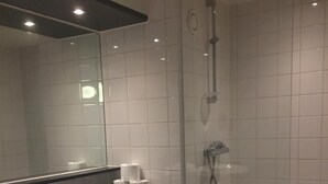 Bathroom - Univerity of Cambridge, St Edmund's College - Campus Accommodation (London)