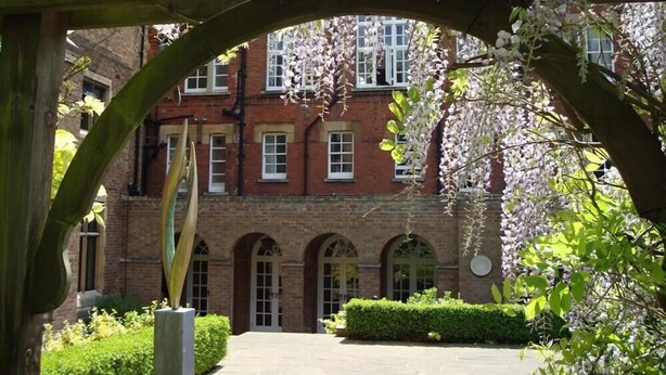 Property grounds - Univerity of Cambridge, St Edmund's College - Campus Accommodation (London)