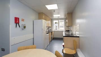 Room, 1 Single Bed | Shared kitchen | Coffee/tea maker