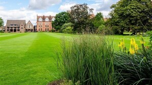 Property grounds - University of Cambridge, Homerton College - Campus Accommodation (Cambridge)