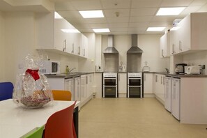 Kamar, 1 Tempat Tidur Twin | Dapur bersama | Mesin pembuat kopi/teh