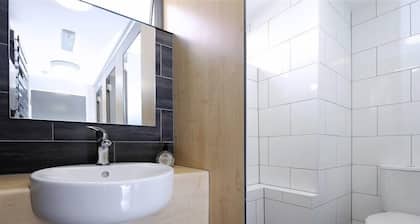 London Metropolitian University, Wood Green Hall - Campus Accommodation