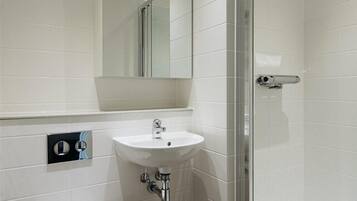 Room, 1 Twin Bed (B&B) | Bathroom | Towels