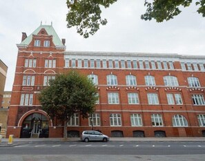 Front of property - King's College, Great Dover Street - Campus Accommodation (London)
