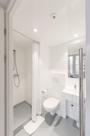 Towels - University of Oxford, Anne McLaren Kellog House (Oxford)