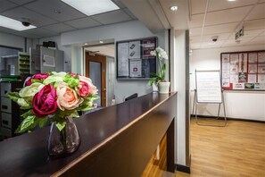 Reception - London School of Economics, Rosebery Hall - Hostel (London)