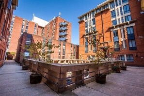Courtyard - London School of Economics, Rosebery Hall - Hostel (London)