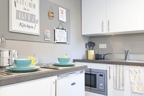 Room, 1 Double Bed | Private kitchenette | Coffee/tea maker - Pure CityStay Elliott House (Edinburgh)