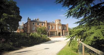 University of Reading, Cedars Hotel