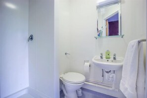 Rom, 1 enkeltseng | Bad | Håndklær