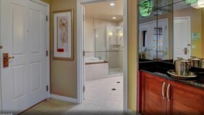 Room - MGM Signature Suites by CREAM (Las Vegas)