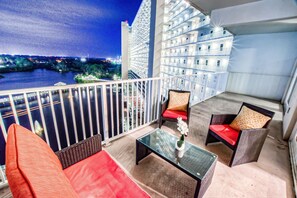 Condo, 2 chambres, balcon, vue sur le lac (929) | Terrasse/patio