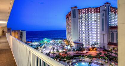 Laketown Wharf Resort by Aneliya's Rentals