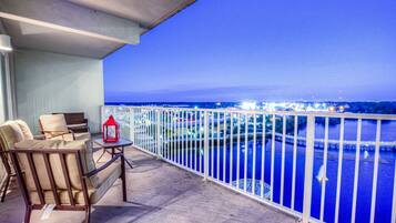 Condo, 2 Bedrooms, Balcony, Lake View (728) | Terrace/patio