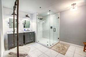 Condo, 3 Bedrooms (633) | Bathroom - Laketown Wharf Resort by Aneliya's Rentals (Panama City Beach)