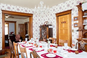 Dining - Garden Gate BnB (Sturgeon Bay)