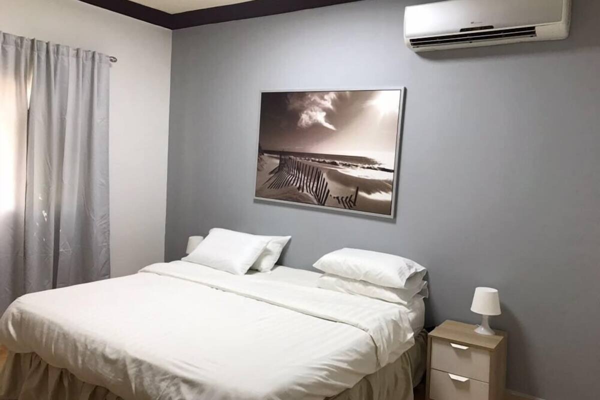 Verdunkelungsvorhänge, Bettwäsche, Rollstuhlgeeignet