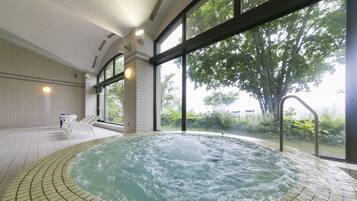 Indoor spa tub