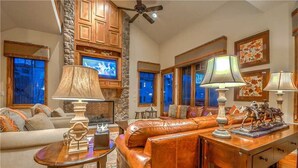 Living area - Aspen Crest (Steamboat Springs)