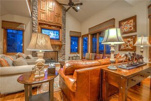 平面電視、壁爐