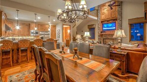 In-room dining - Aspen Crest (Steamboat Springs)