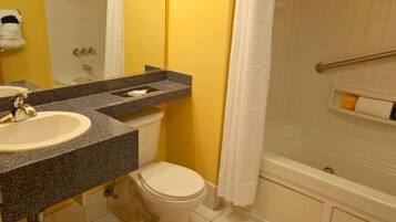 花灑/浴缸組合、按摩浴缸、風筒、提供毛巾