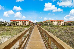 Property grounds - Relaxing St. Augustine Beach Condo – Ground Floor, Steps to Ocean (St. Augustine)