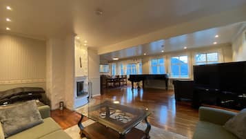 Smart TV, fireplace, video games