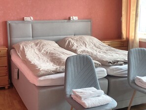 4 soverom, strykejern/-brett, reiseseng for barn og wi-fi (inkludert)