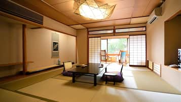 Traditional Suite, with open-air cypress bath | In-room safe, individually decorated, individually furnished, desk