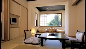 خزنة داخل الغرفة ومكتب وواي فاي مجانًا وبديكورات فريدة لكل غرفة