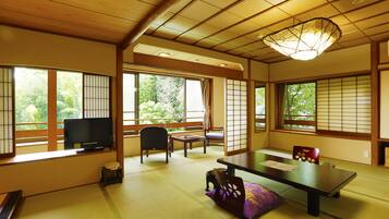 Traditional Suite, with open-air cypress bath | In-room safe, individually decorated, individually furnished, desk