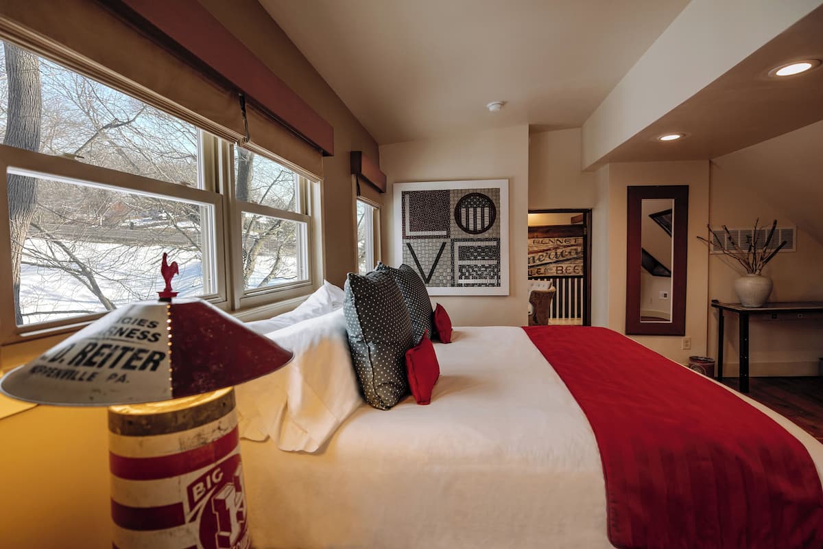 Suite Victory (Third Floor) | 1 bedroom, premium bedding, Tempur-Pedic beds, individually decorated