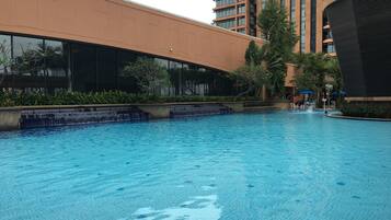 Kolam renang terbuka