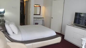 Executive Double Room, 2 Bedrooms, Kitchenette | Seterika/papan seterika, Wi-fi percuma