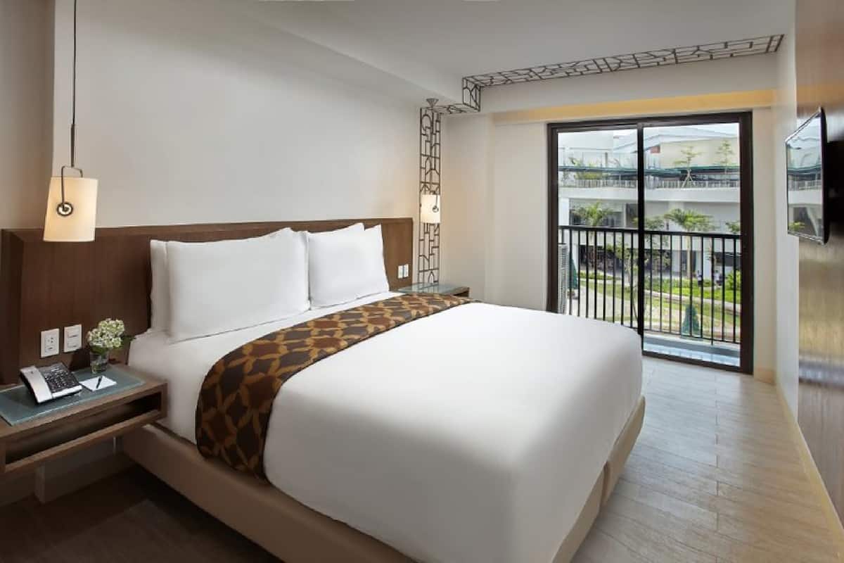 In-room safe, desk, free WiFi, bed sheets