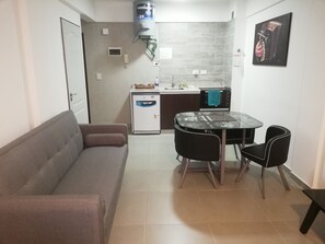 Apartamento estándar, baño privado | 1 dormitorio, cortinas opacas, cunas (de pago) y camas supletorias