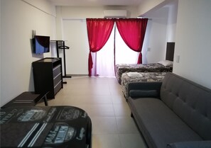 Apartamento estándar, baño privado | 1 dormitorio, cortinas opacas, cunas (de pago) y camas supletorias