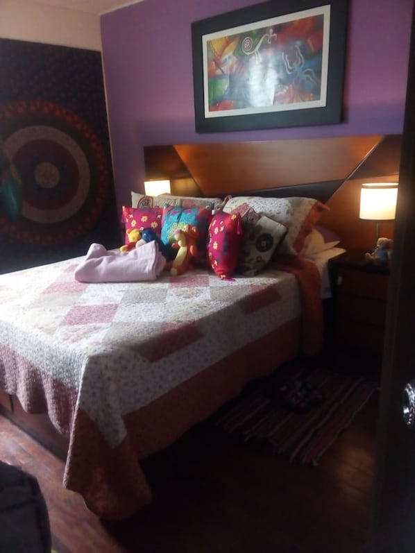 Habitación doble económica, 1 cama matrimonial, para no fumadores | Tabla de planchar con plancha, wifi gratis y ropa de cama 