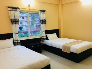 Kamar Double atau Twin Keluarga, Bebas Asap Rokok, pemandangan danau | Meja kerja, kedap suara, setrika/meja setrika, dan Wi-Fi gratis