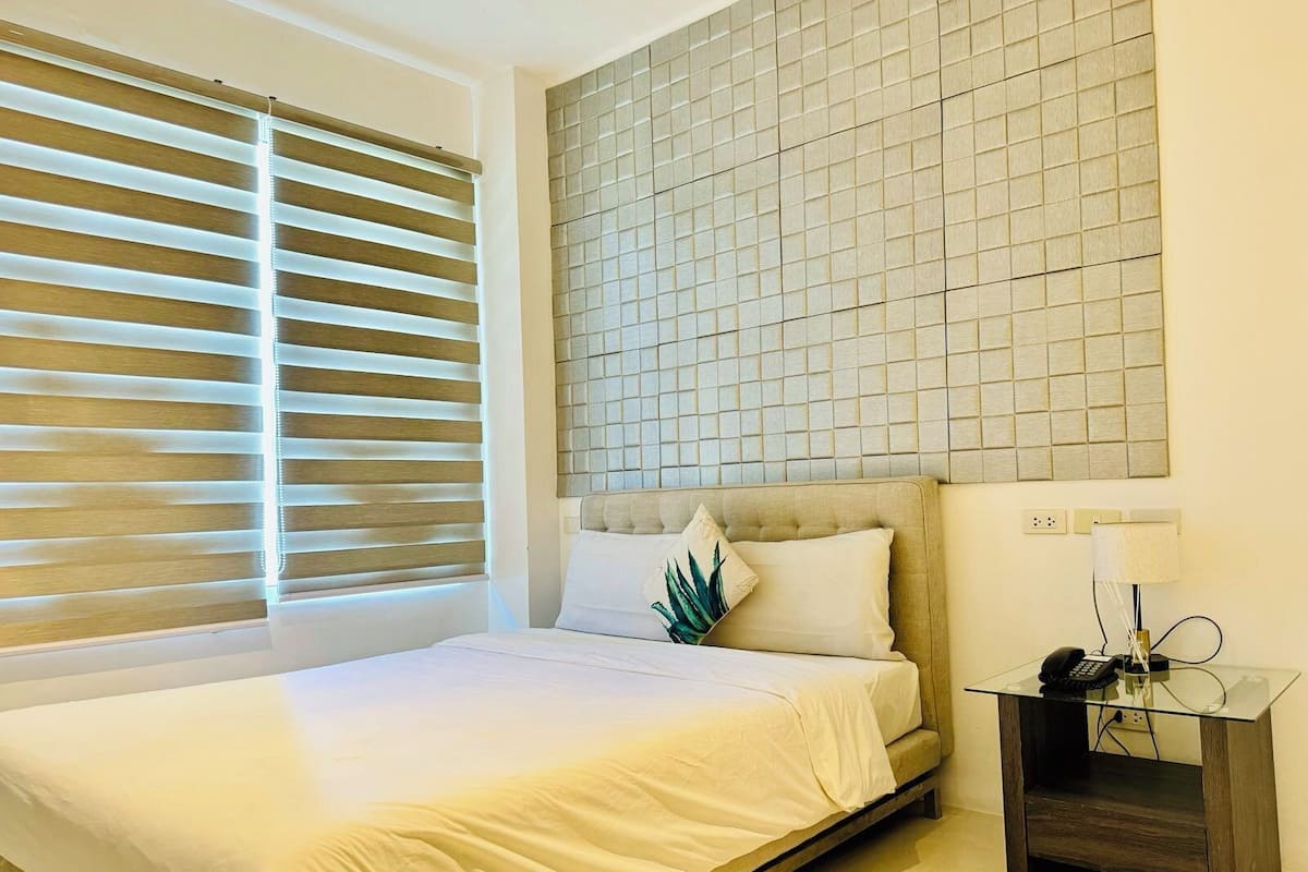 Standard Room | Premium bedding, in-room safe, free WiFi, bed sheets