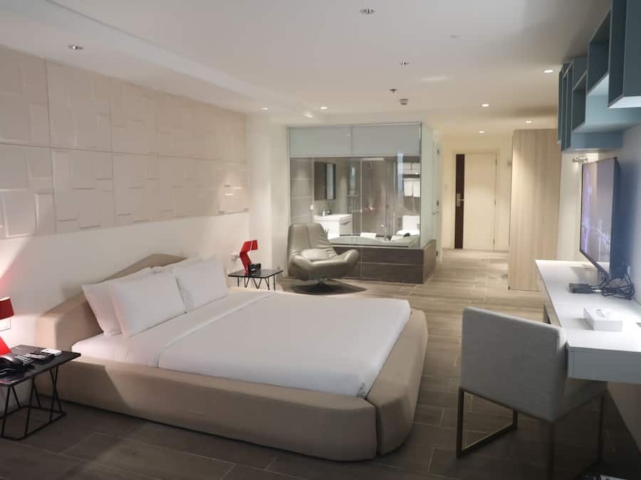 Luxury Suite, 1 Queen Bed | Premium bedding, in-room safe, free WiFi, bed sheets