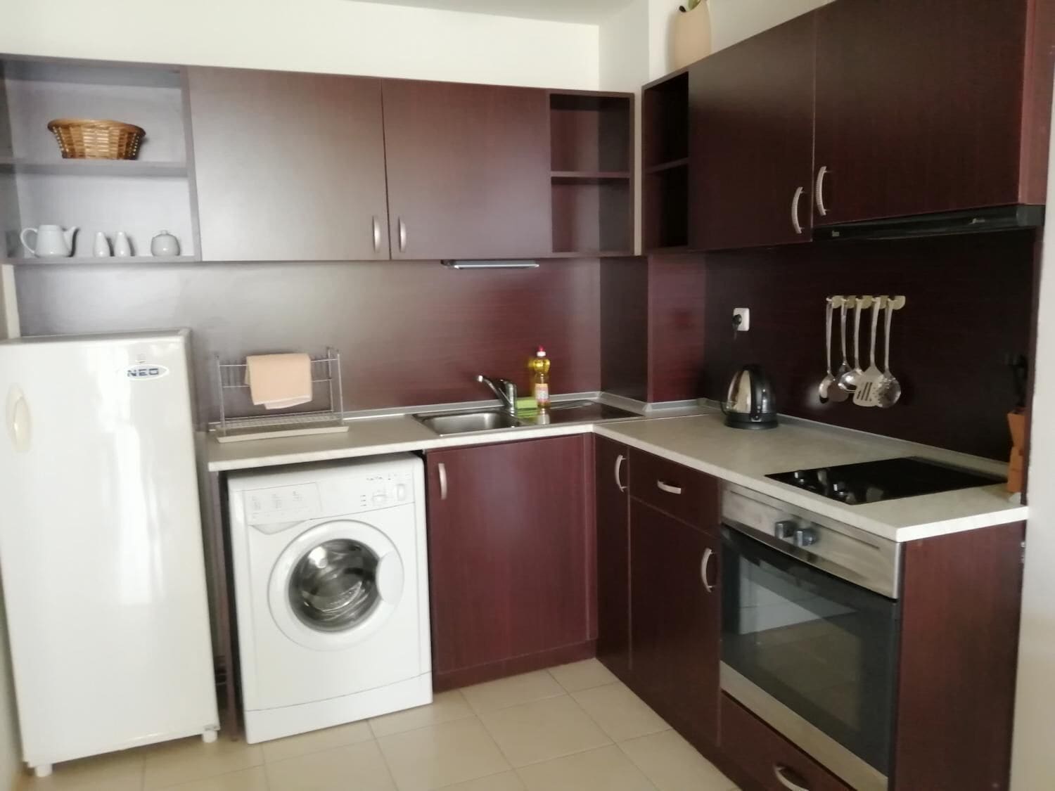 ตู้เย็น, เตาประกอบอาหาร, เครื่องชงกาแฟ/ชา, กาต้มน้ำไฟฟ้า