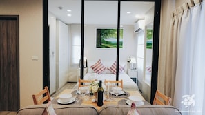 Junior Suite | In-room safe, individually decorated, individually furnished