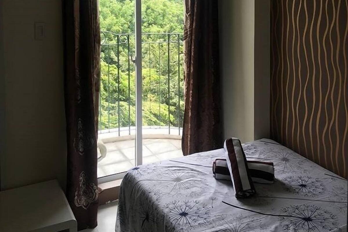 1 Bedroom Condo with Balcony