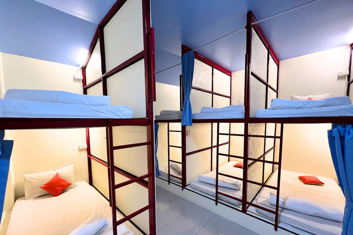 8 Bed Mixed Dormitory | Cofres nos quartos, Wi-Fi de cortesia, roupa de cama