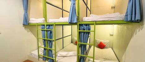 6 Bed Mixed Dormitory | In-room safe, free WiFi, bed sheets