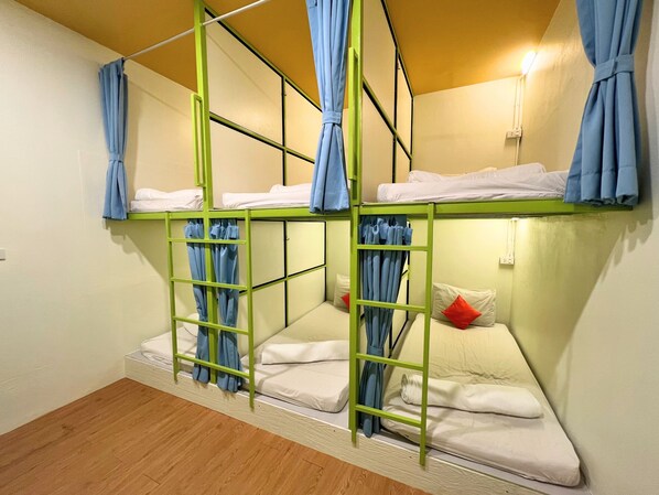 6 Bed Mixed Dormitory